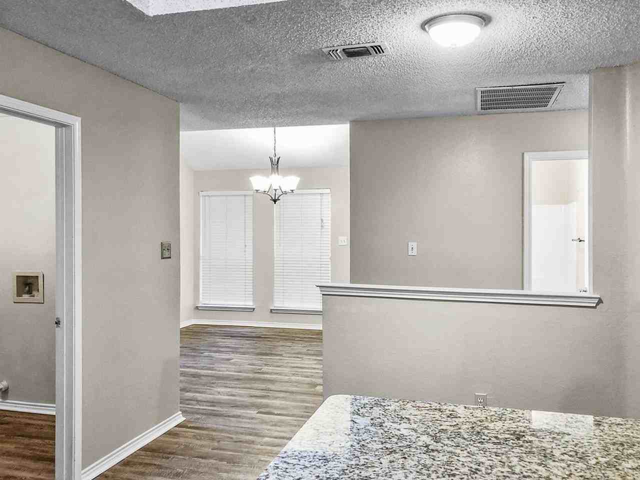 2706 Monthaven Dr - Photo 7 of 24