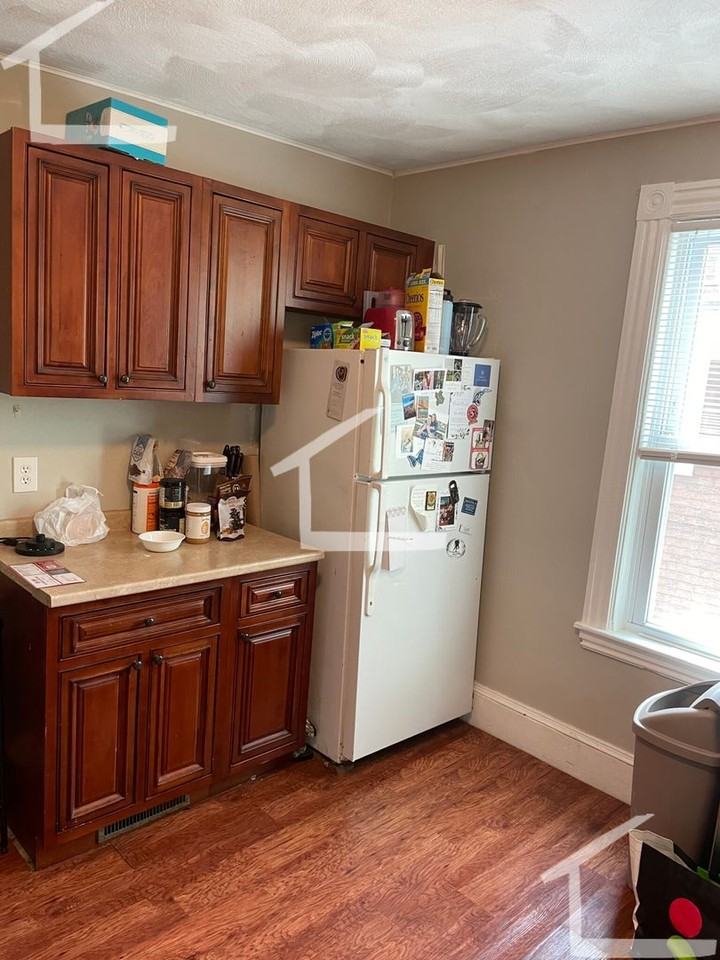 73 Bigelow St - Photo 3 of 7