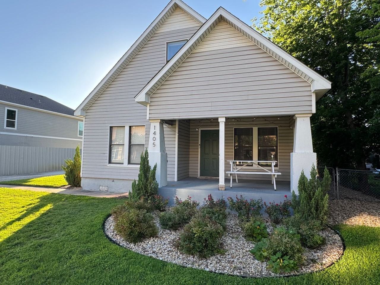 1405 James Ave - Photo 2 of 11