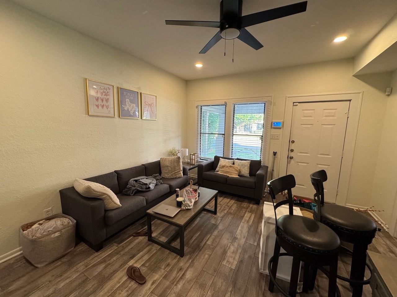 1405 James Ave - Photo 3 of 11