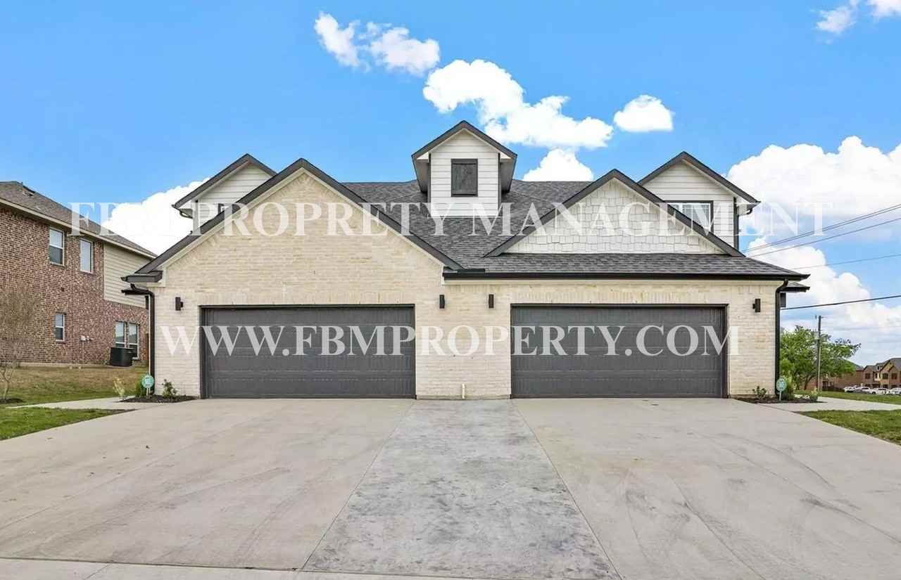 5018 Villas Dr - Photo 2 of 18