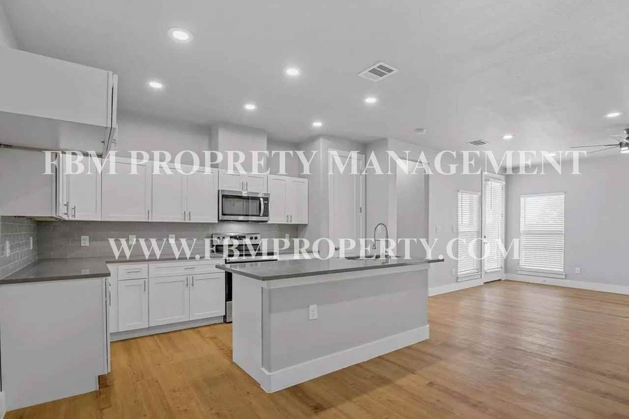 5018 Villas Dr - Photo 4 of 18