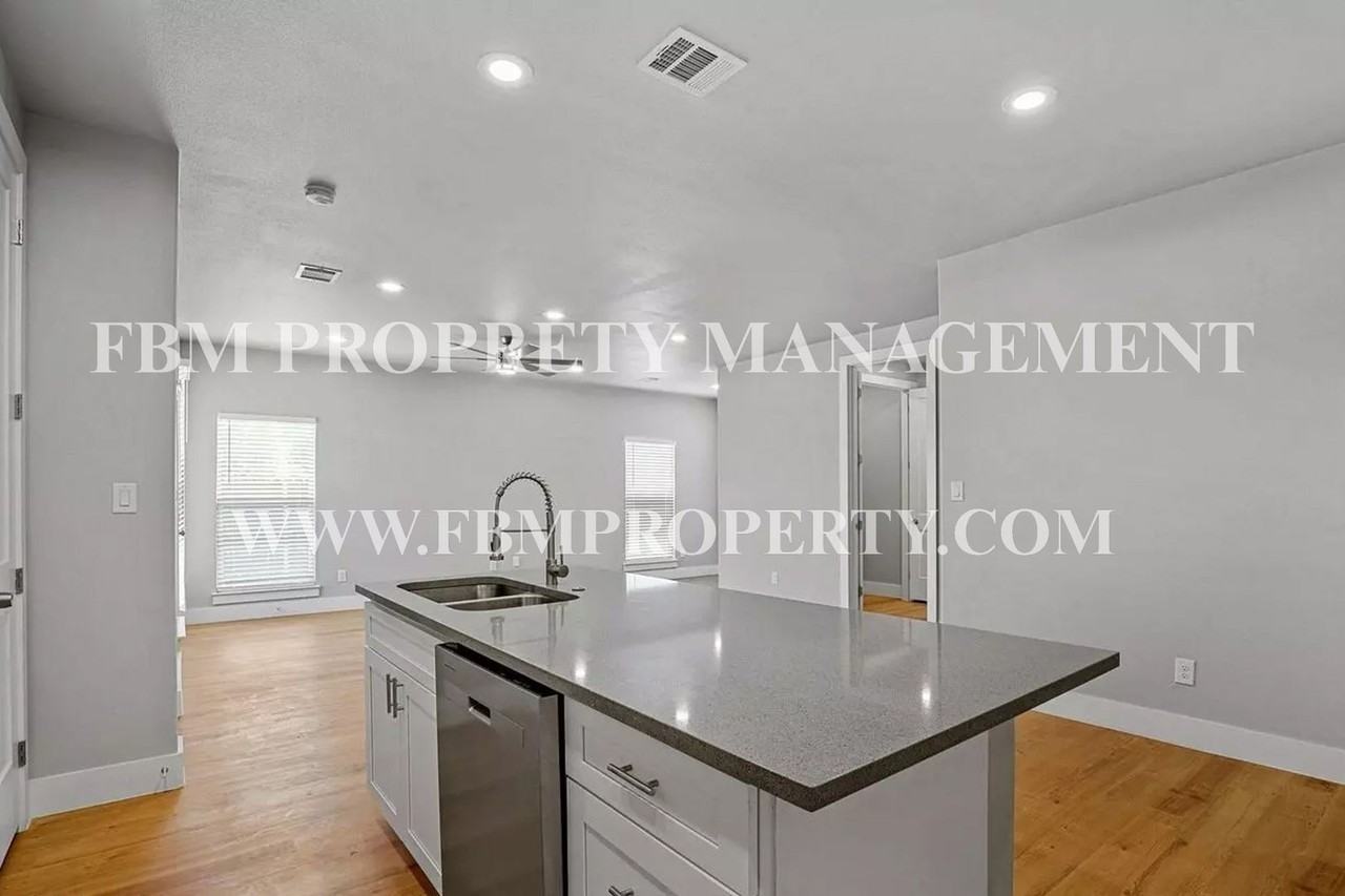 5018 Villas Dr - Photo 5 of 18