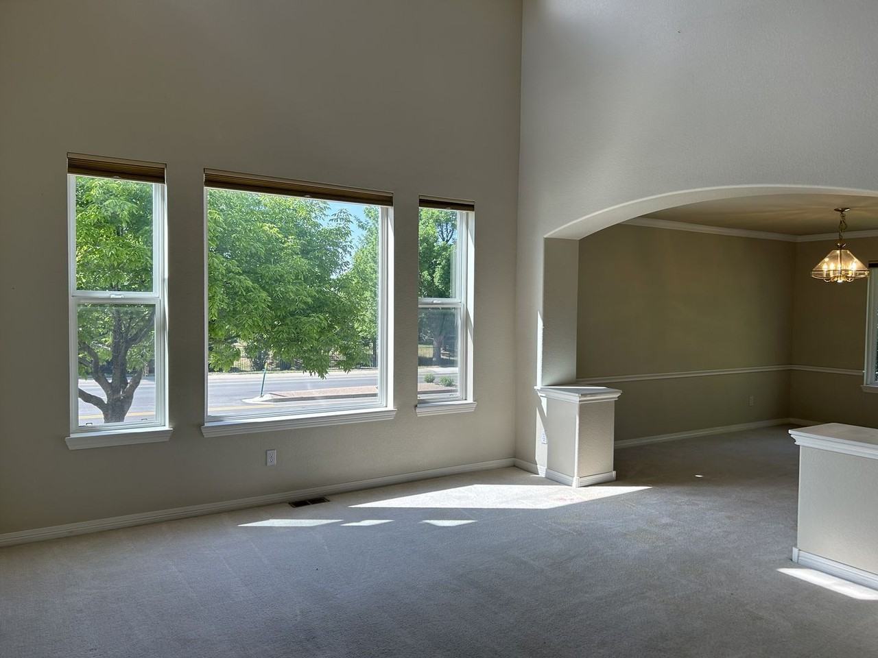 5406 Hunter Dr - Photo 2 of 23