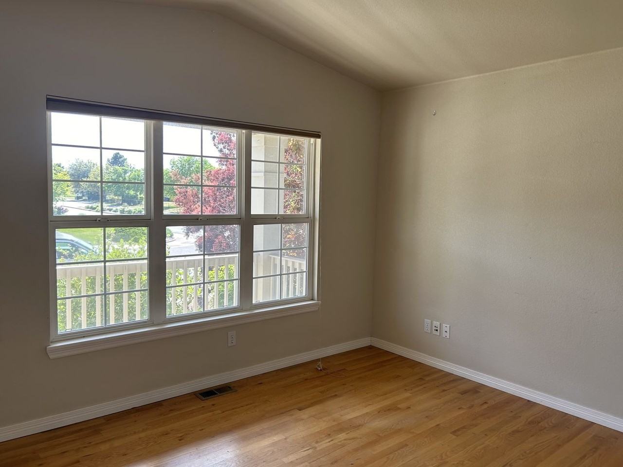 5406 Hunter Dr - Photo 4 of 23