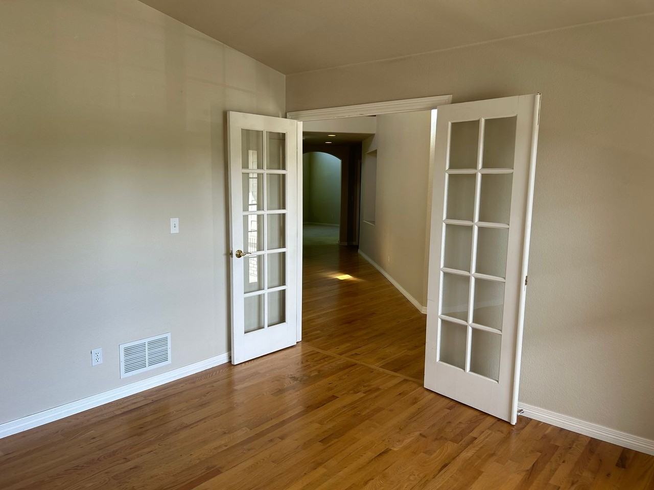 5406 Hunter Dr - Photo 5 of 23