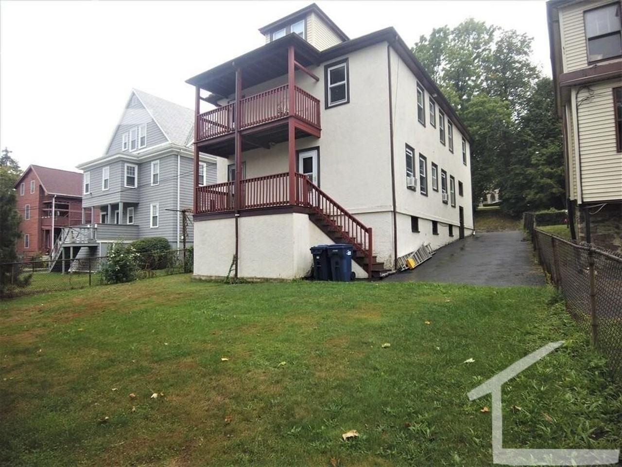 189 Lake St - Photo 2 of 9