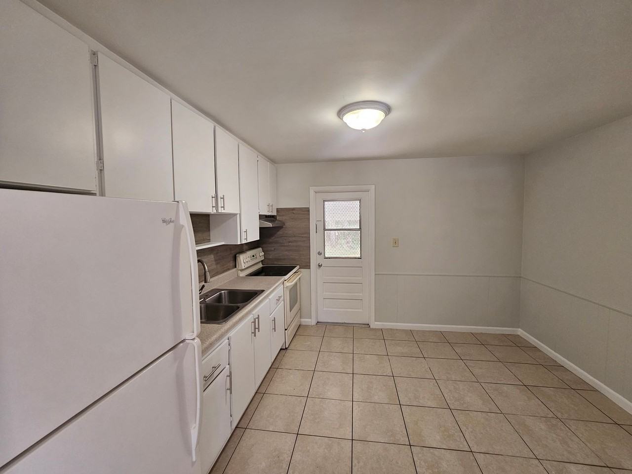 2031 Hugo Rd - Photo 3 of 11