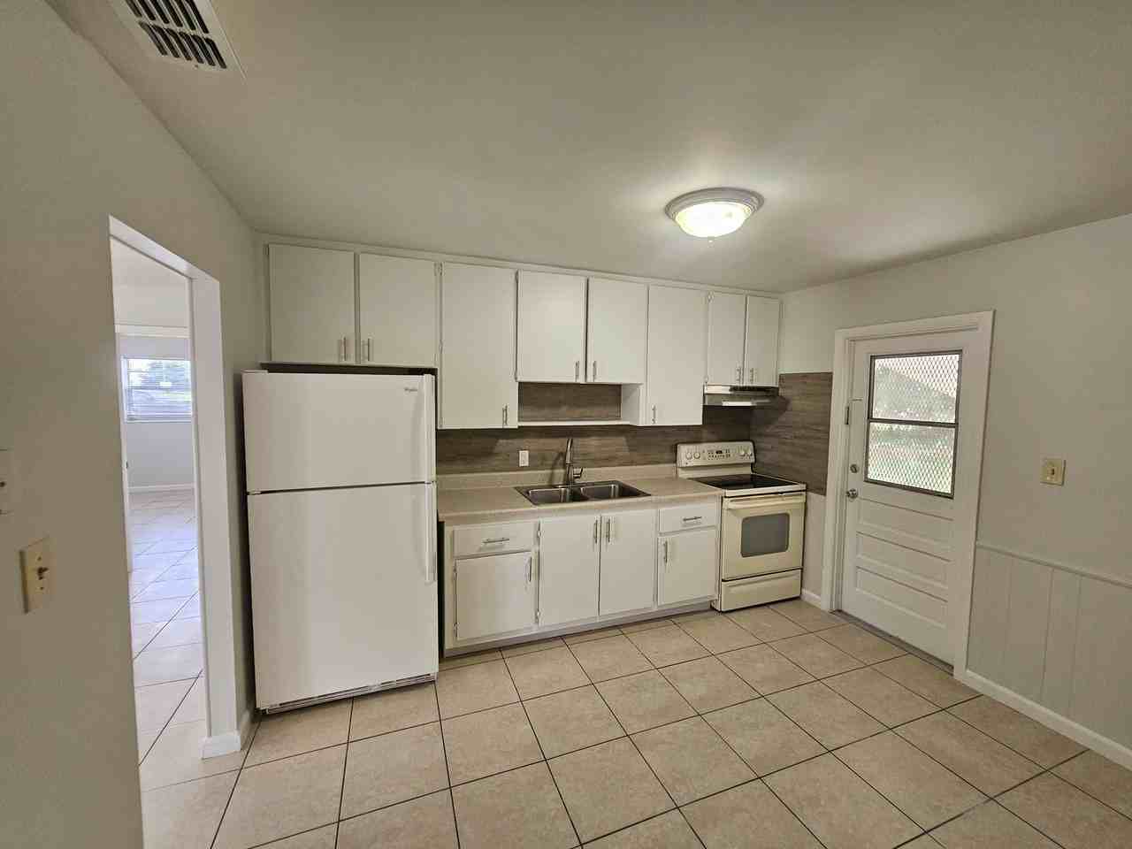 2031 Hugo Rd - Photo 4 of 11