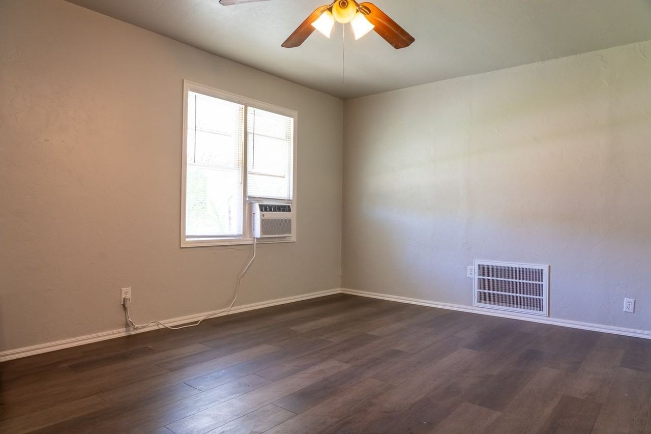 1321 Ne 39th St - Photo 6 of 17