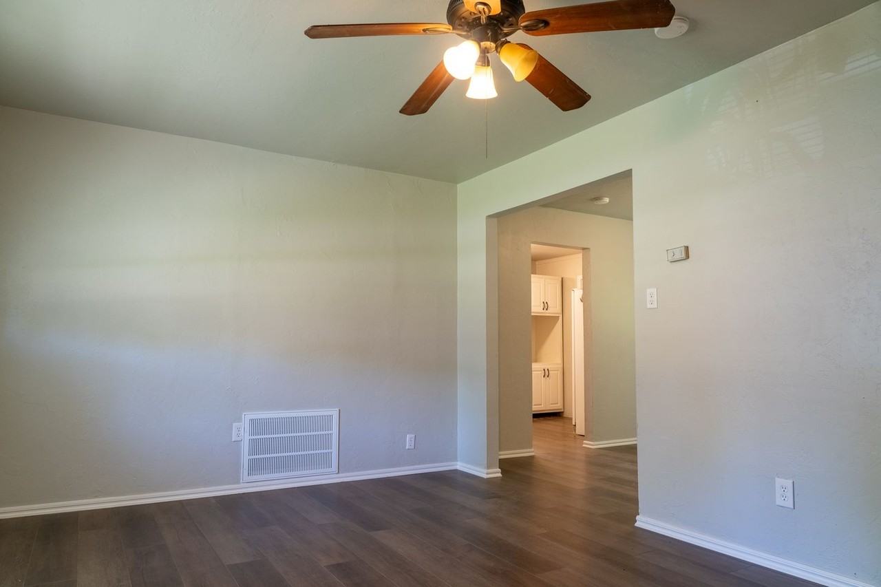 1321 Ne 39th St - Photo 7 of 17