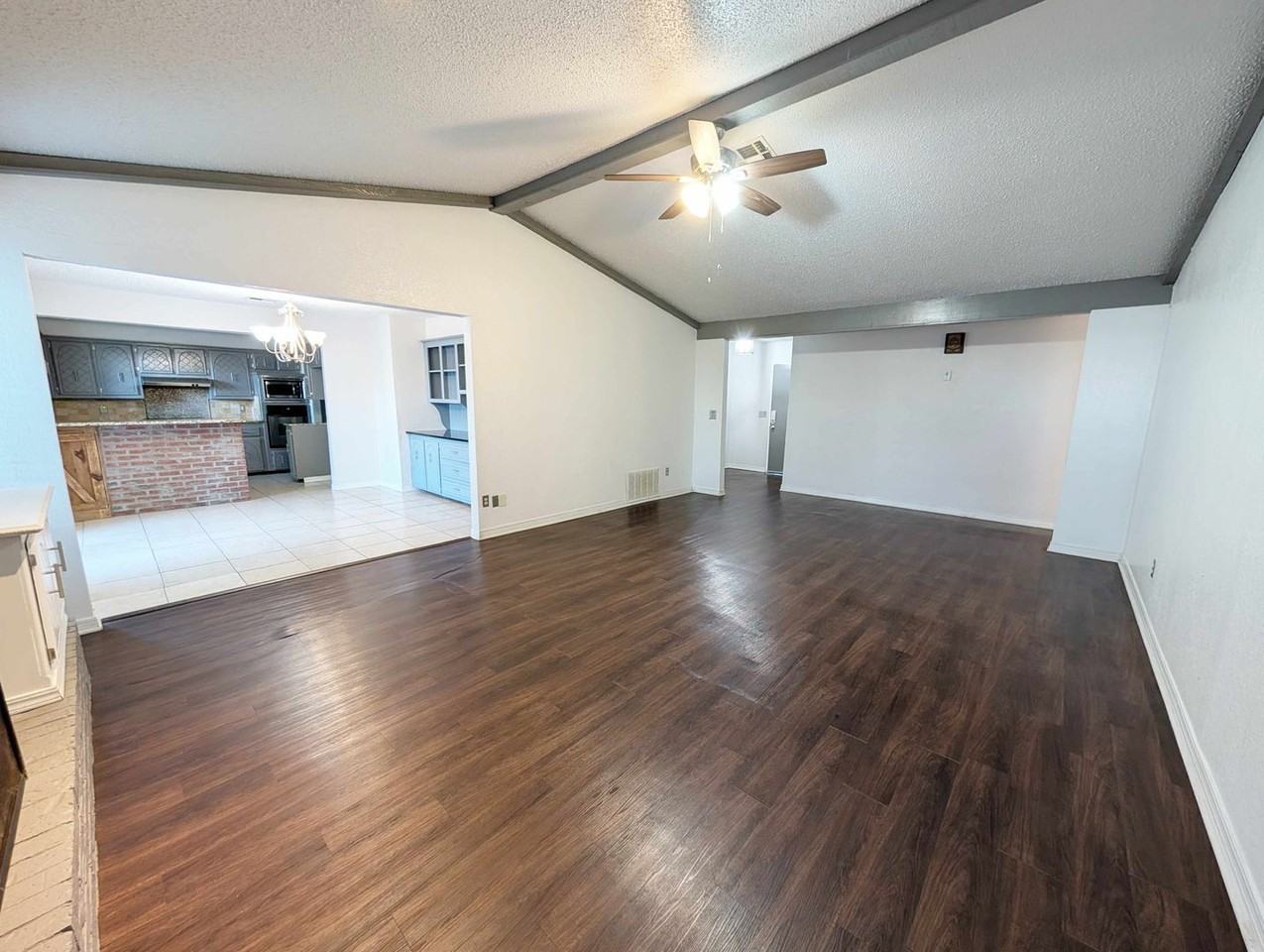 1116 Ne 4th St - Photo 3 of 15