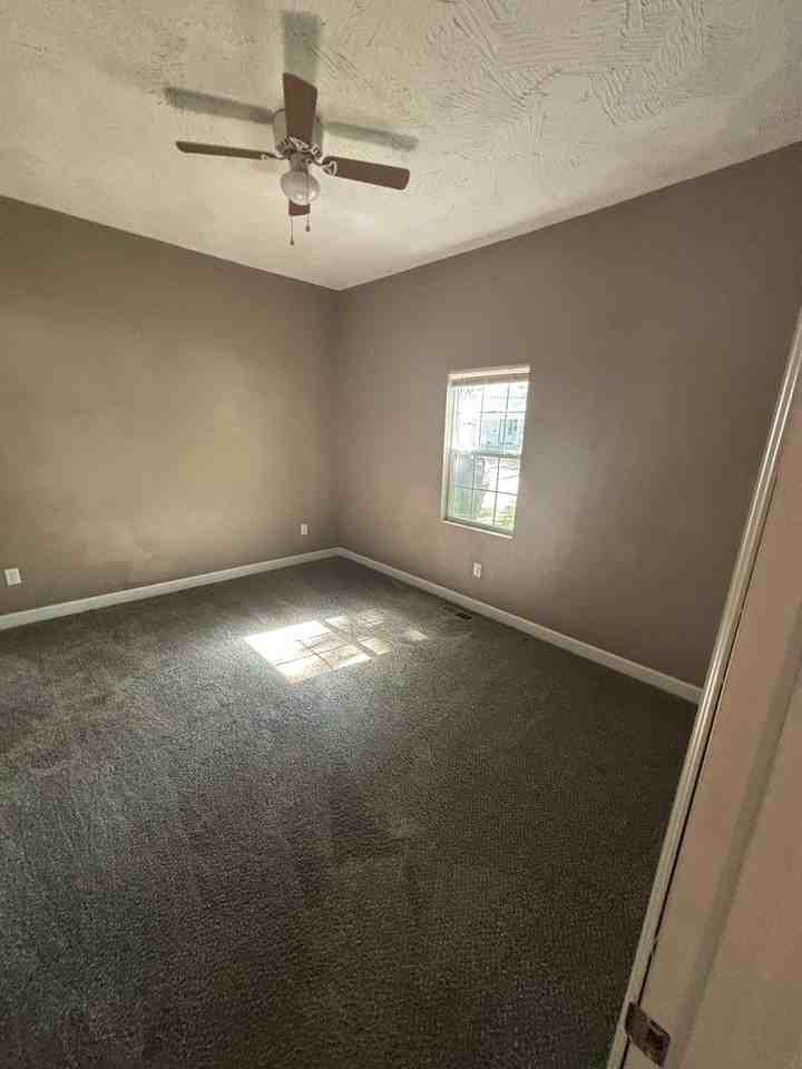 2027 N Weller Ave - Photo 2 of 20