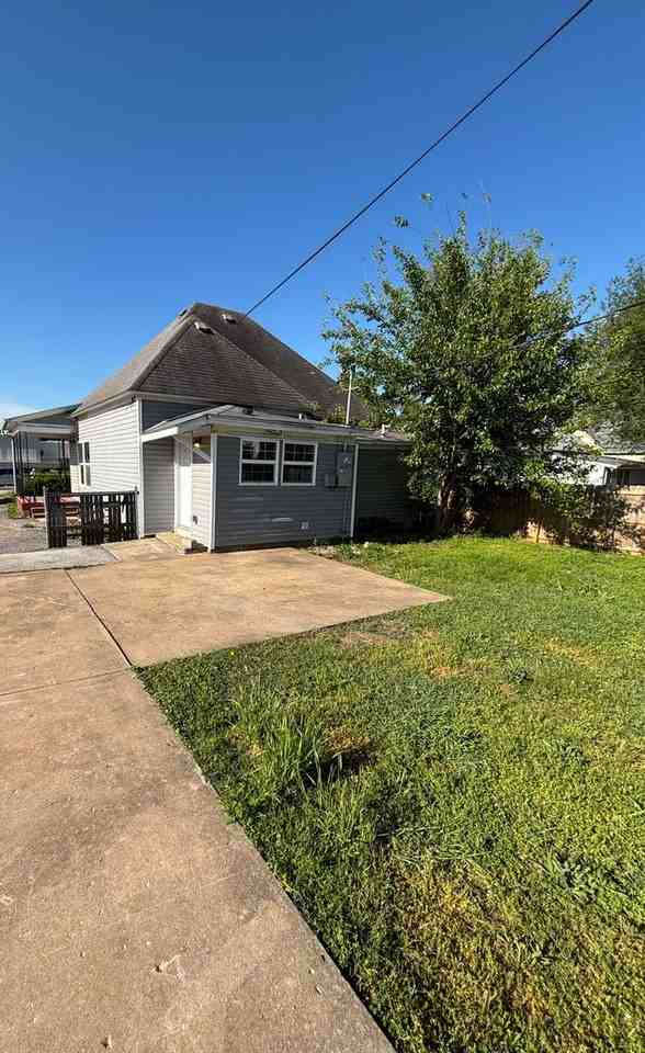 503 W Hovey St - Photo 2 of 20