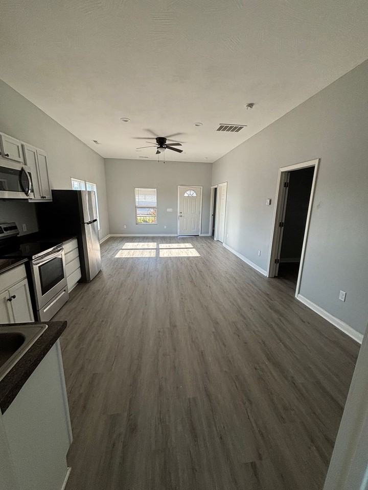 503 W Hovey St - Photo 3 of 20