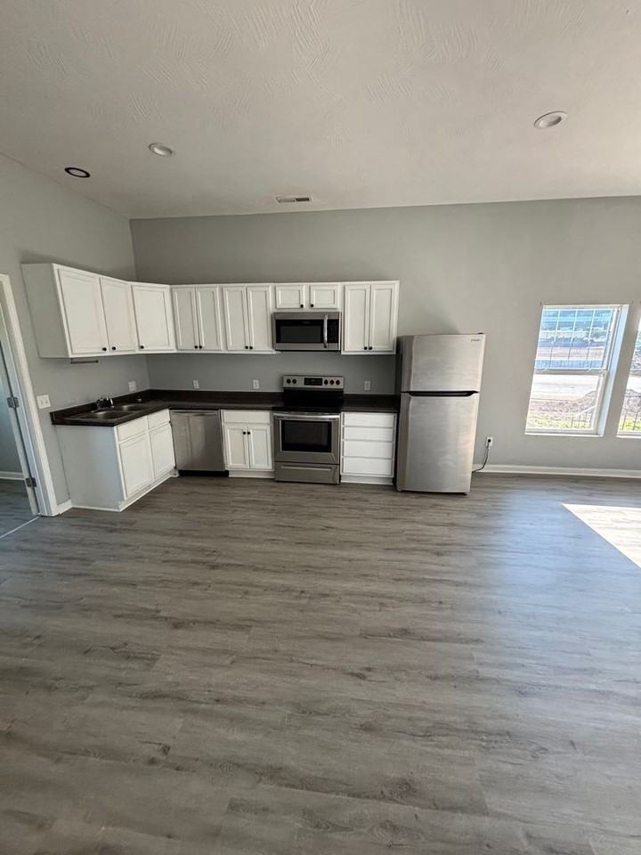 503 W Hovey St - Photo 7 of 20