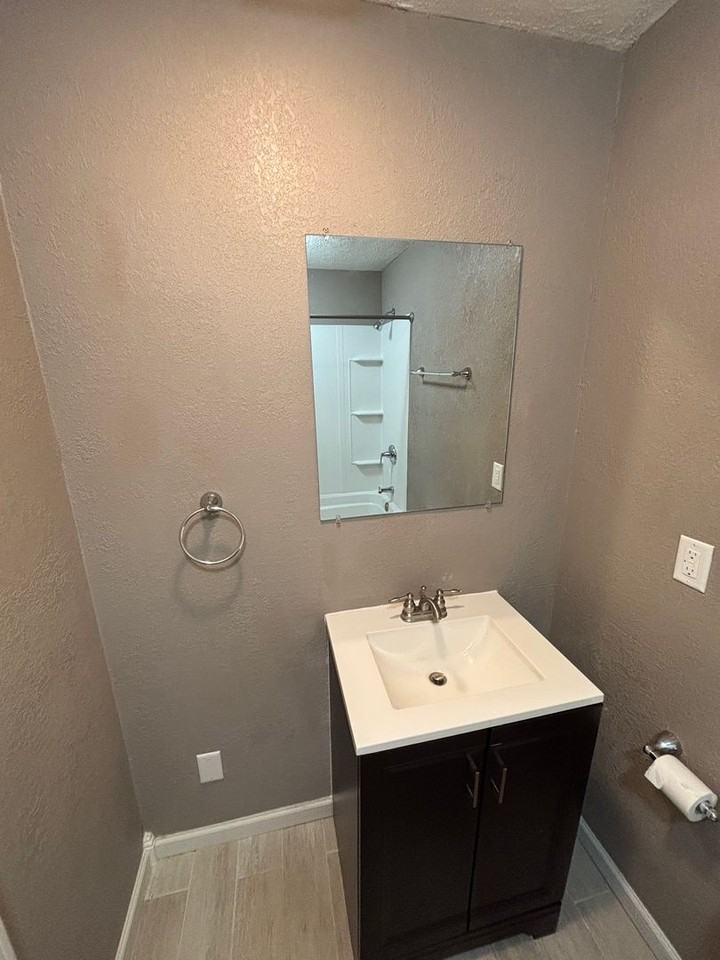 831 W Edgewood St - Photo 2 of 26