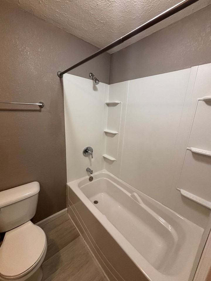 831 W Edgewood St - Photo 4 of 26