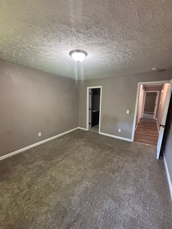831 W Edgewood St - Photo 5 of 26