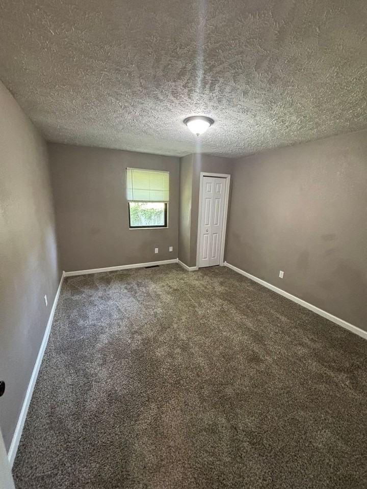 831 W Edgewood St - Photo 6 of 26