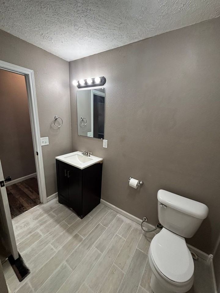 831 W Edgewood St - Photo 7 of 26