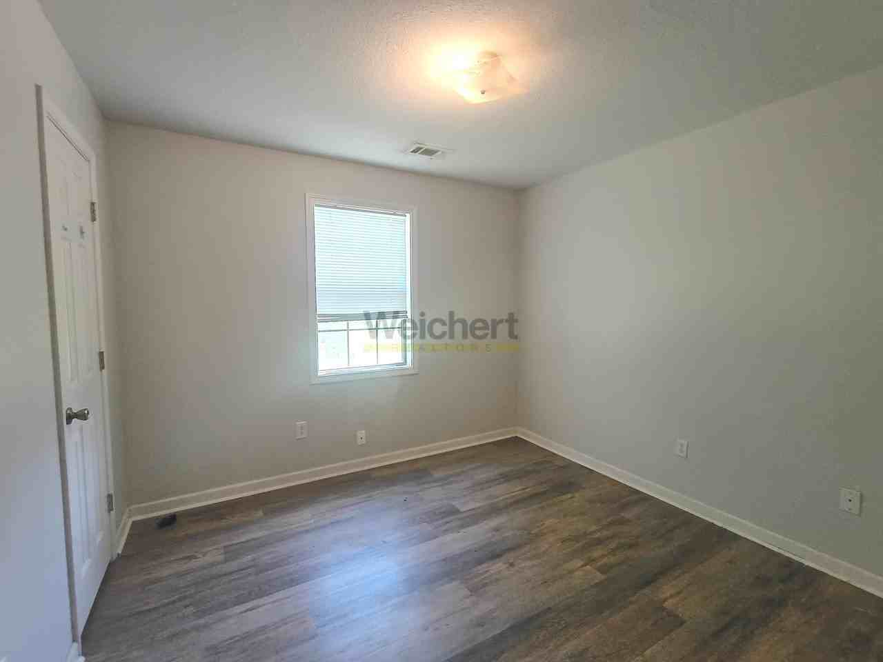 302 E Locust St - Photo 5 of 11