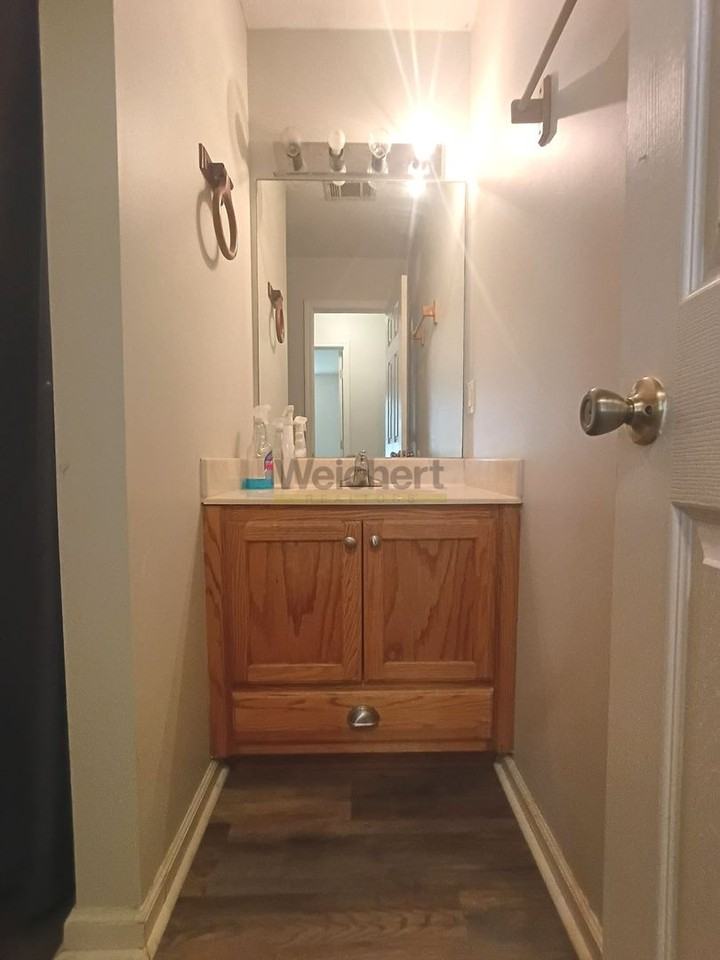 302 E Locust St - Photo 7 of 11