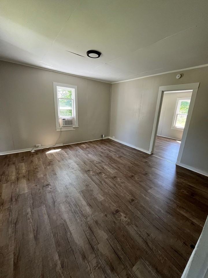 1013 N Clay St - Photo 2 of 5
