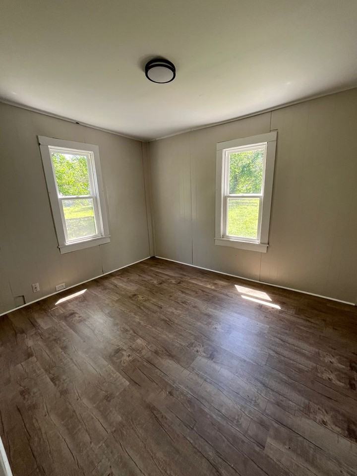 1013 N Clay St - Photo 3 of 5