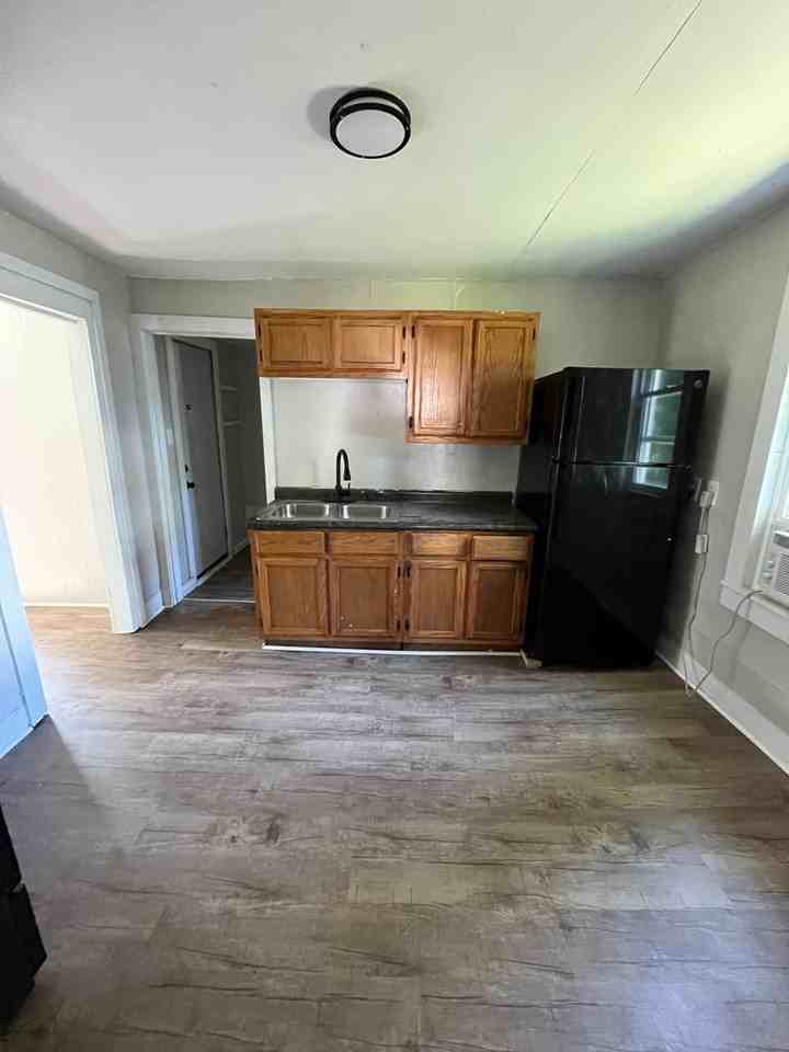 1013 N Clay St - Photo 4 of 5