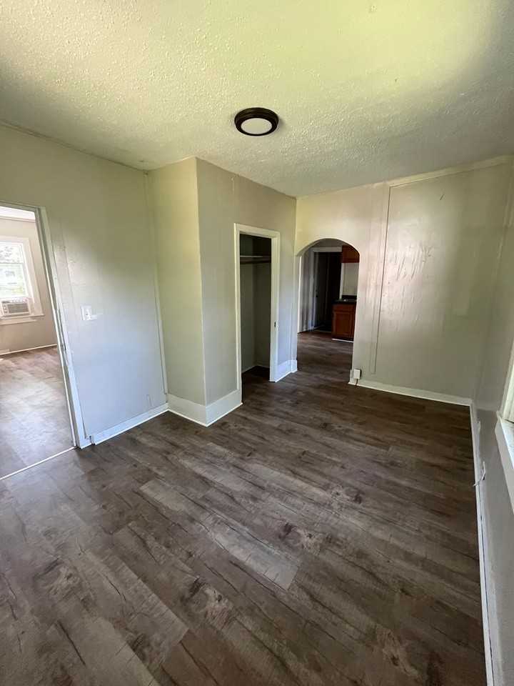 1013 N Clay St - Photo 5 of 5
