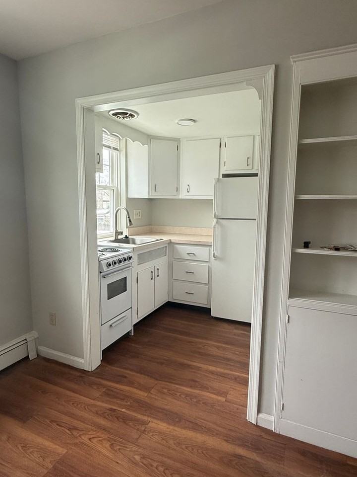 323 Haverford Ave - Photo 2 of 7