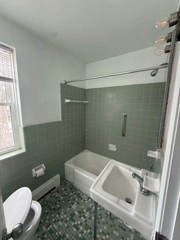 323 Haverford Ave - Photo 5 of 7