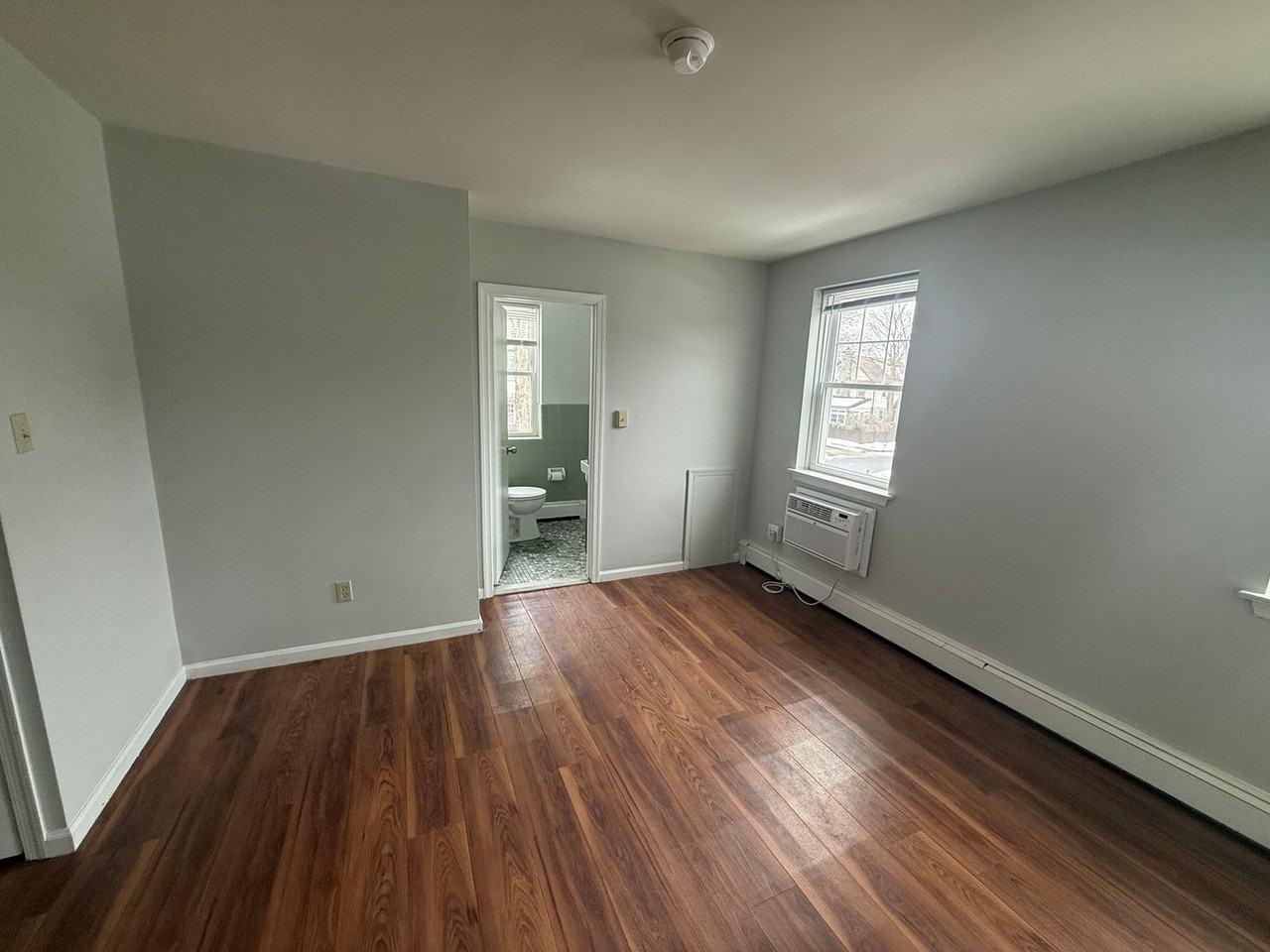 323 Haverford Ave - Photo 6 of 7