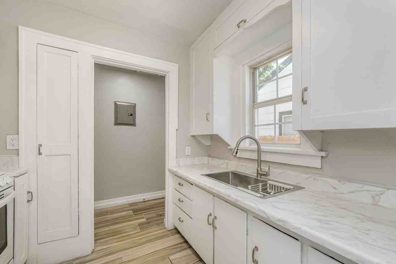 4215 Sw 11th Ave - Photo 5 of 15