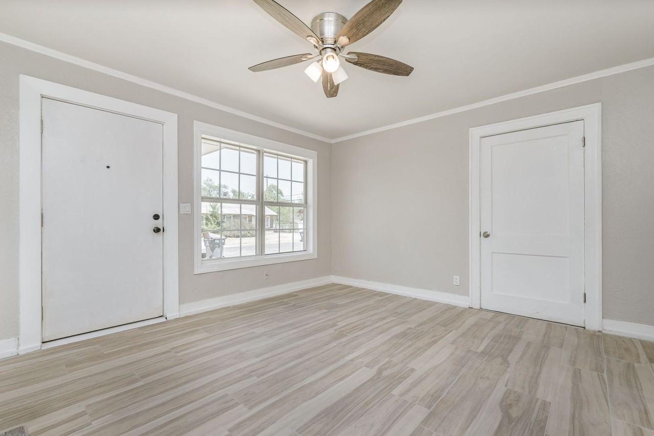4215 Sw 11th Ave - Photo 2 of 15