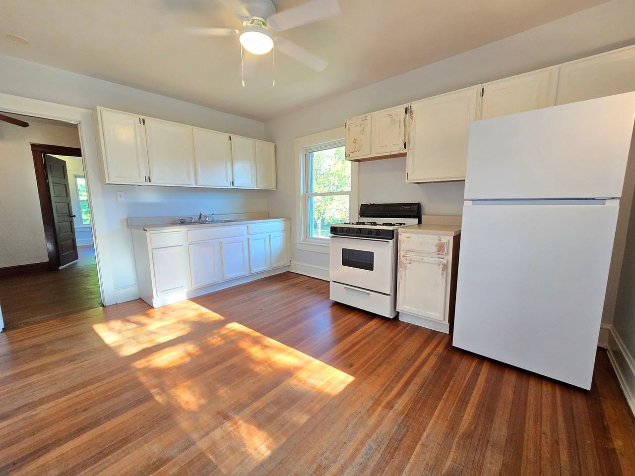 610 N McLean - Photo 4 of 25