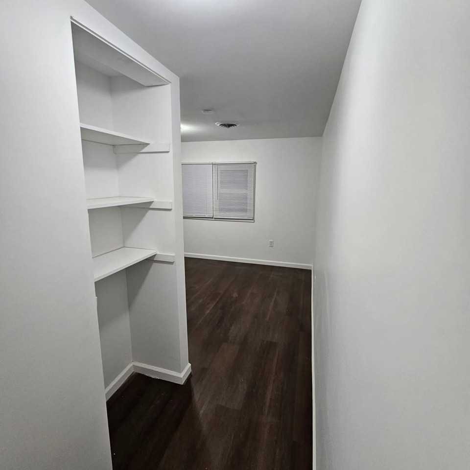 5005 Chase St - Photo 5 of 9