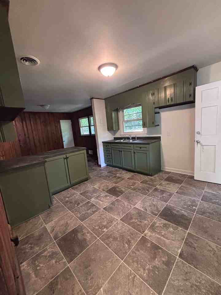 924 Crestmere St - Photo 2 of 10
