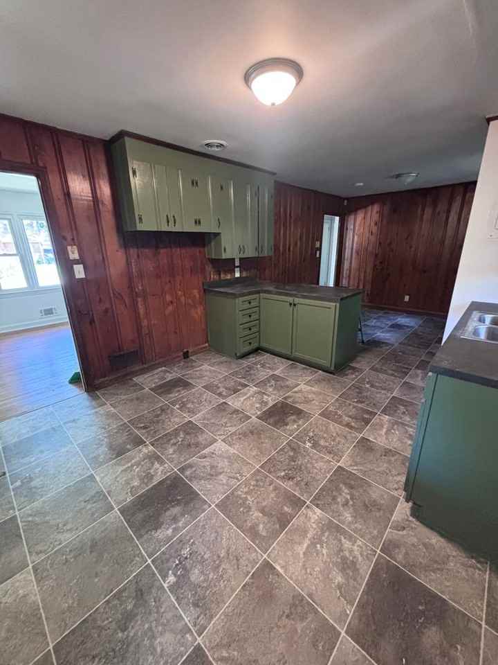 924 Crestmere St - Photo 4 of 10