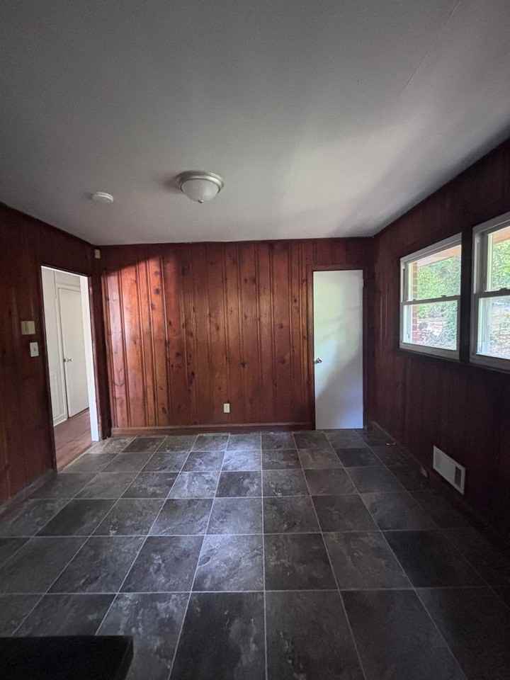924 Crestmere St - Photo 5 of 10