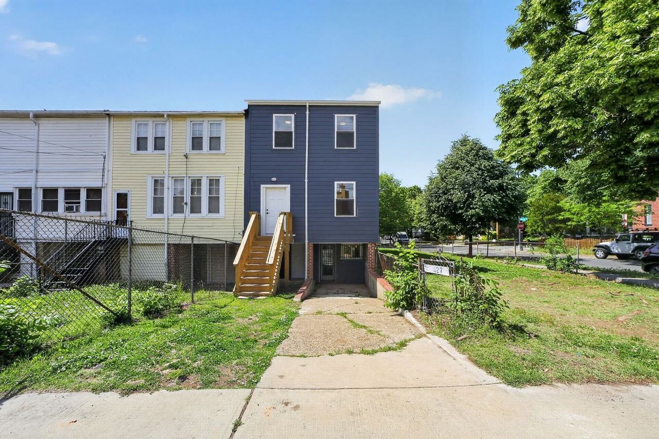 1127 Orren St Ne - Photo 2 of 14