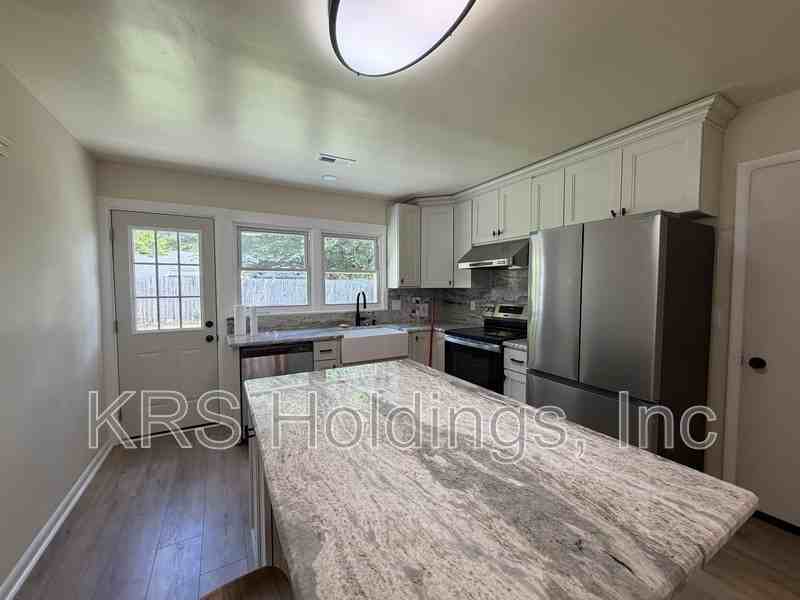 344 Dillon Dr - Photo 4 of 14