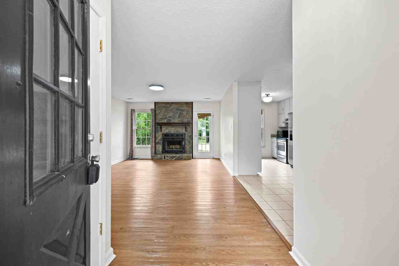 210 Ruskin Rd - Photo 3 of 15