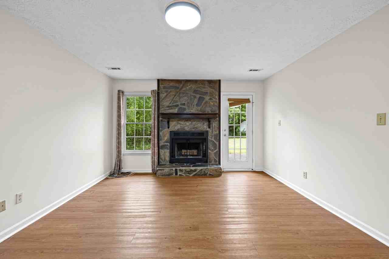 210 Ruskin Rd - Photo 4 of 15