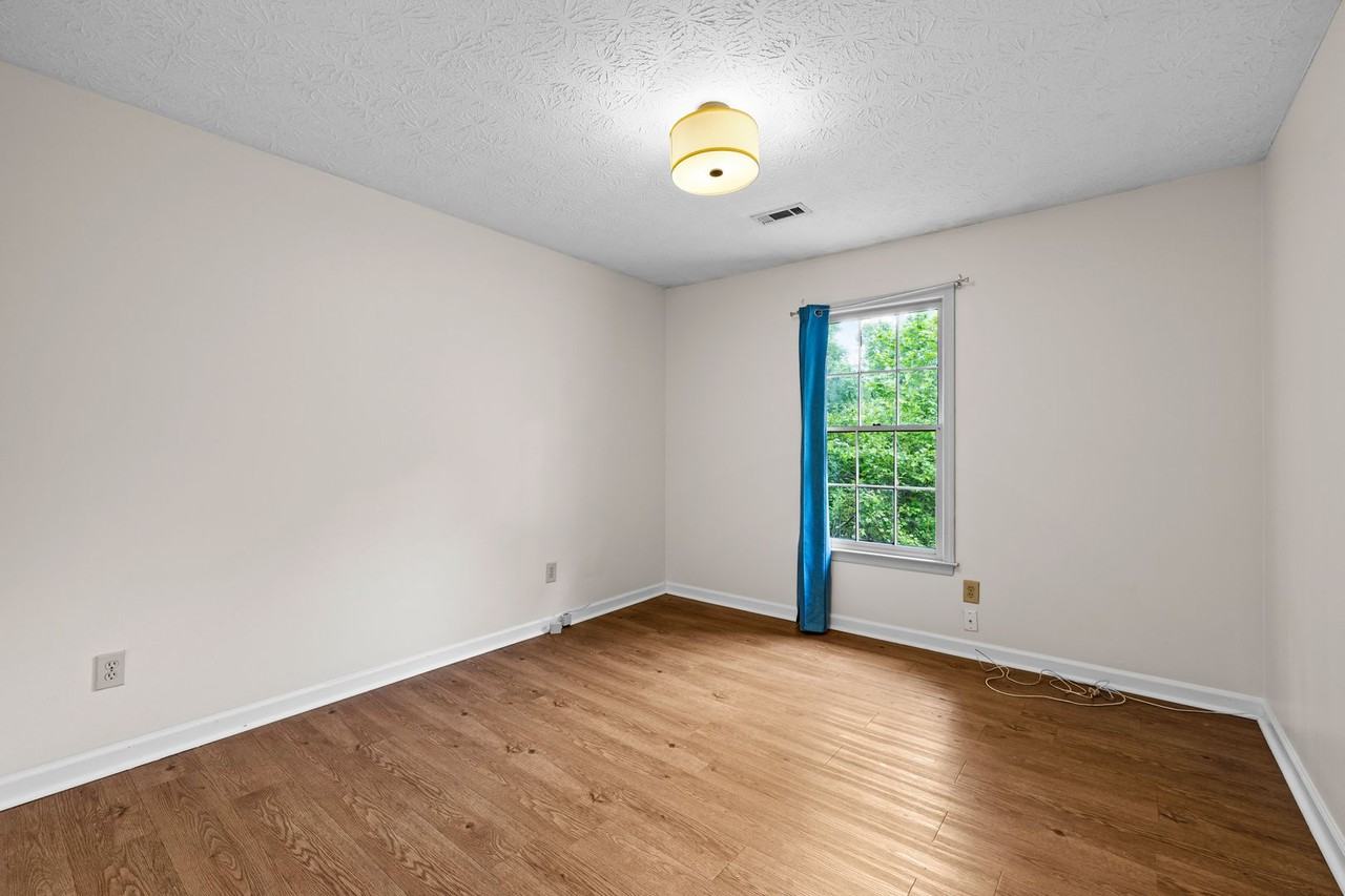 210 Ruskin Rd - Photo 7 of 15