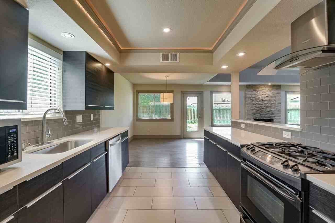 8304 Furness Dr - Photo 7 of 20