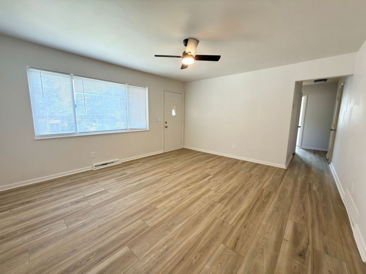 3064 Aquadale Ln - Photo 3 of 23