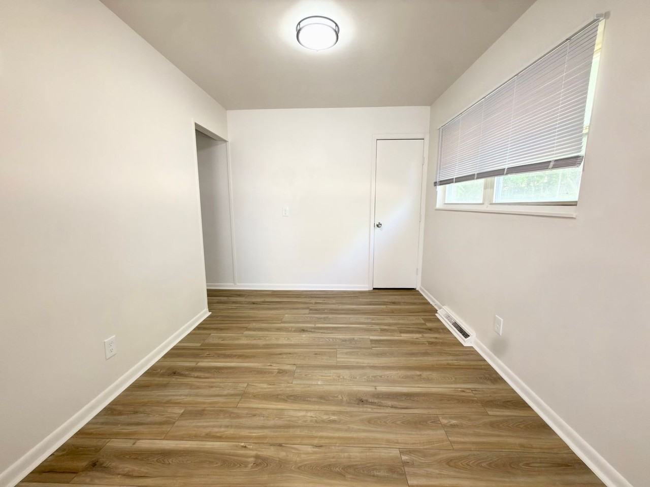 3064 Aquadale Ln - Photo 4 of 23