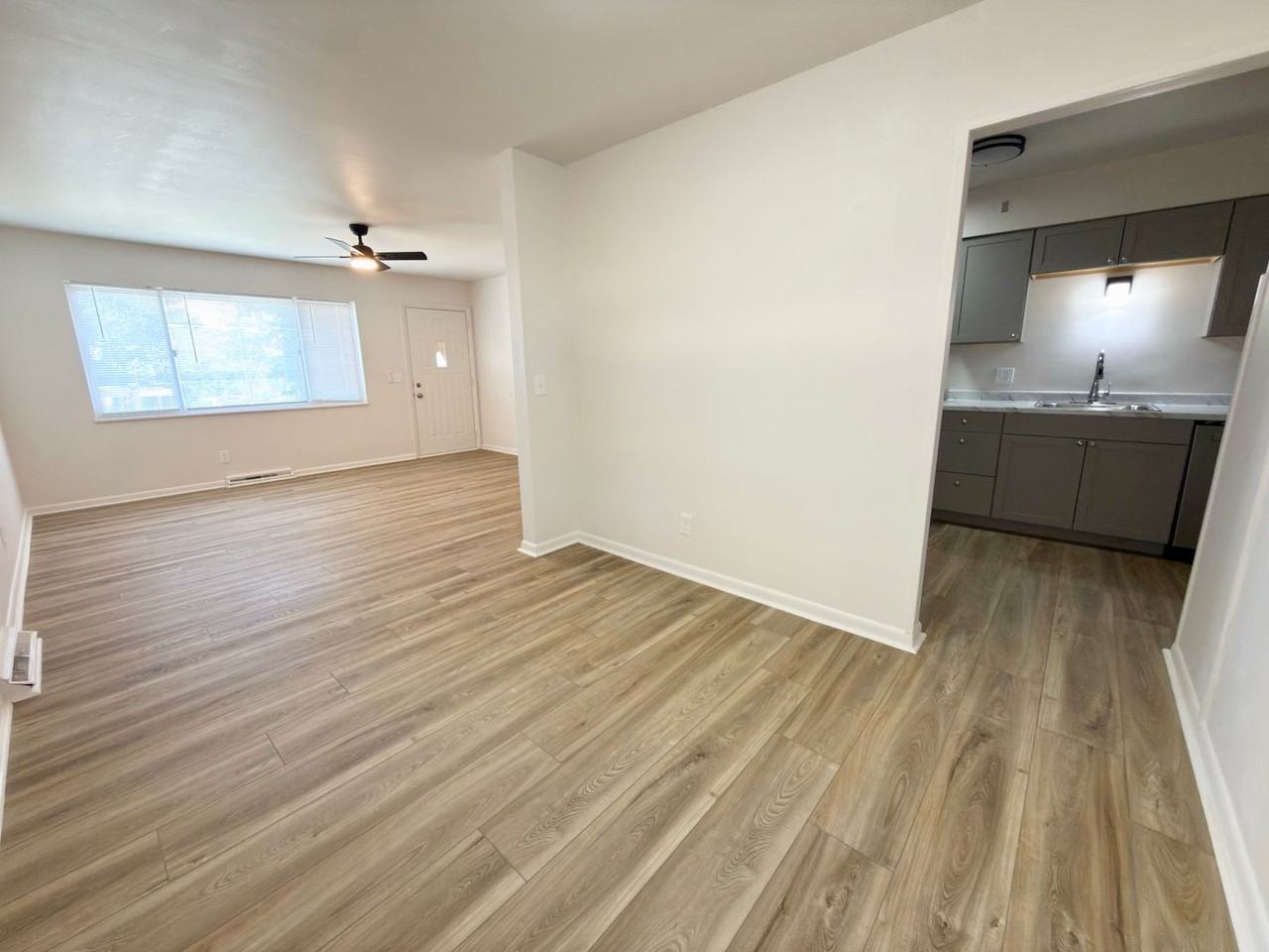 3064 Aquadale Ln - Photo 5 of 23